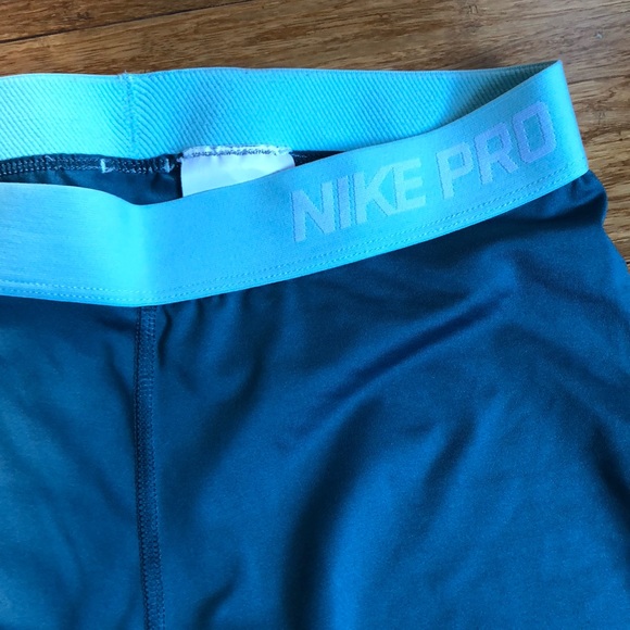 🔴Nike Pro Capri training pants - Picture 2 of 3
